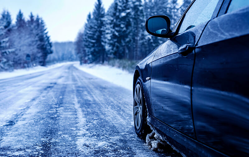 voiture route neige